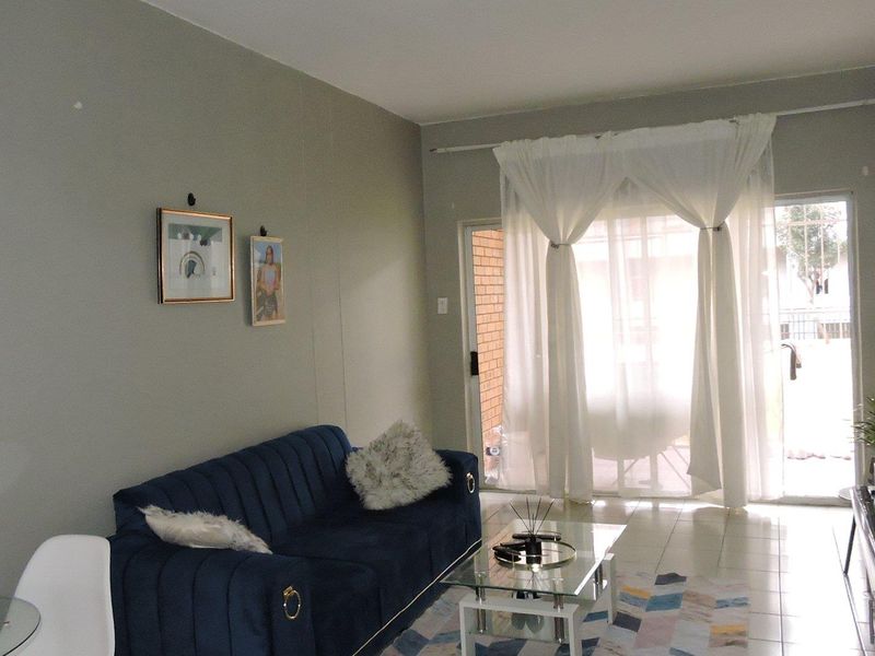 Charming Ground Floor Unit in Waterkloof Glen - Photo 6