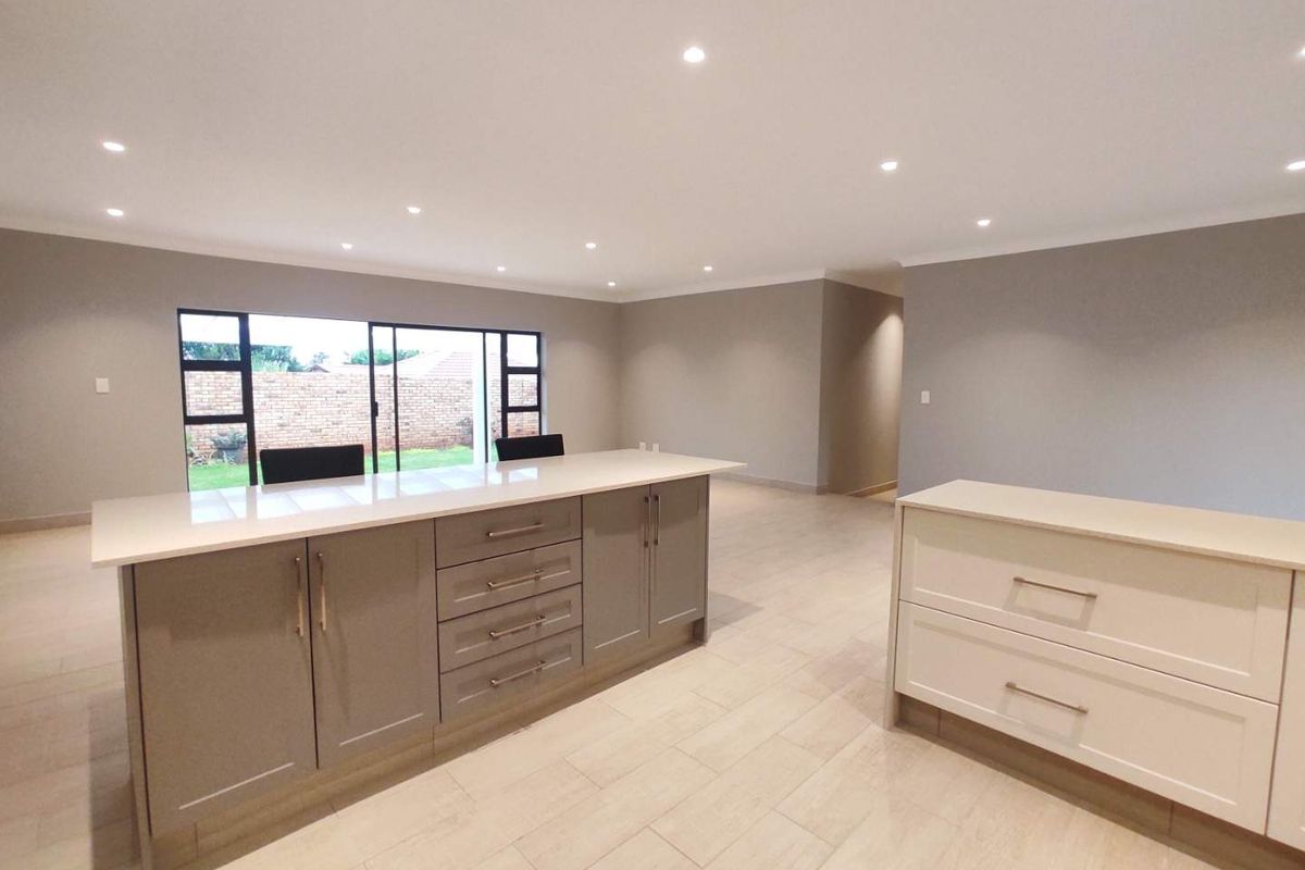 Modern 4 Bedroom House in Allen's Nek - Photo 5