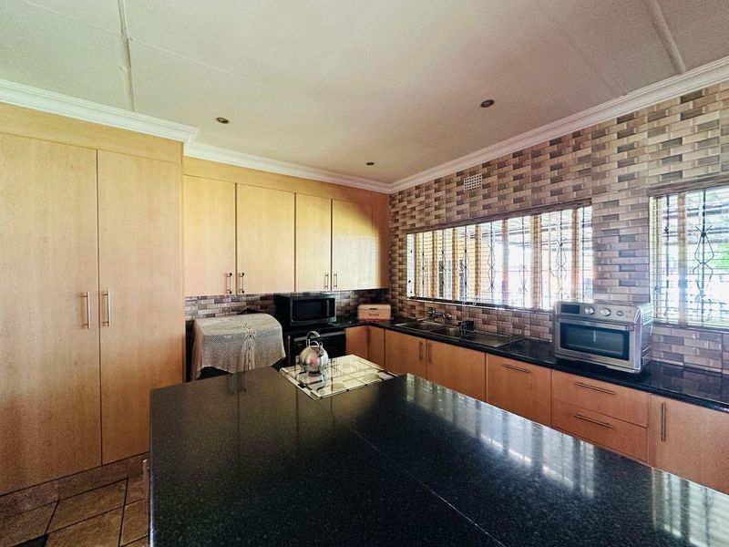 House For Sale in Dinwiddie, Germiston - Photo 6