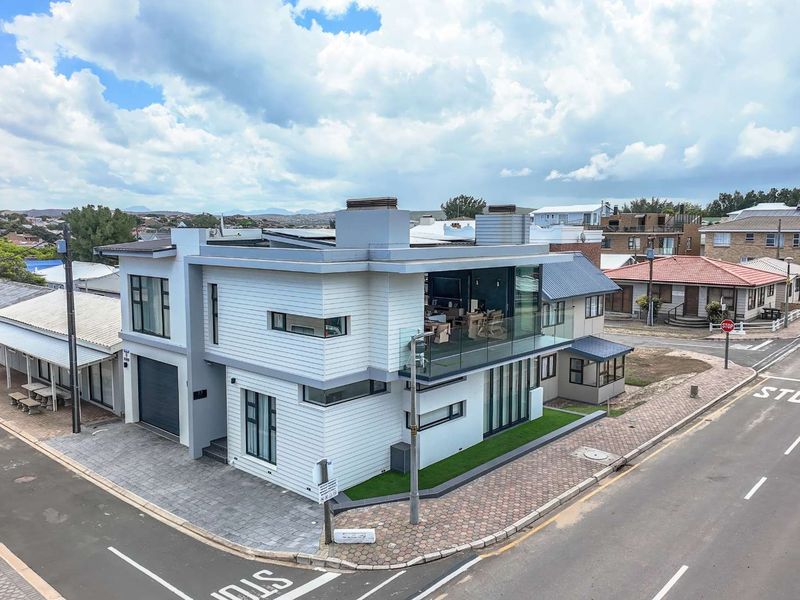 Epitome Coastal Living where Location is key - Photo 3