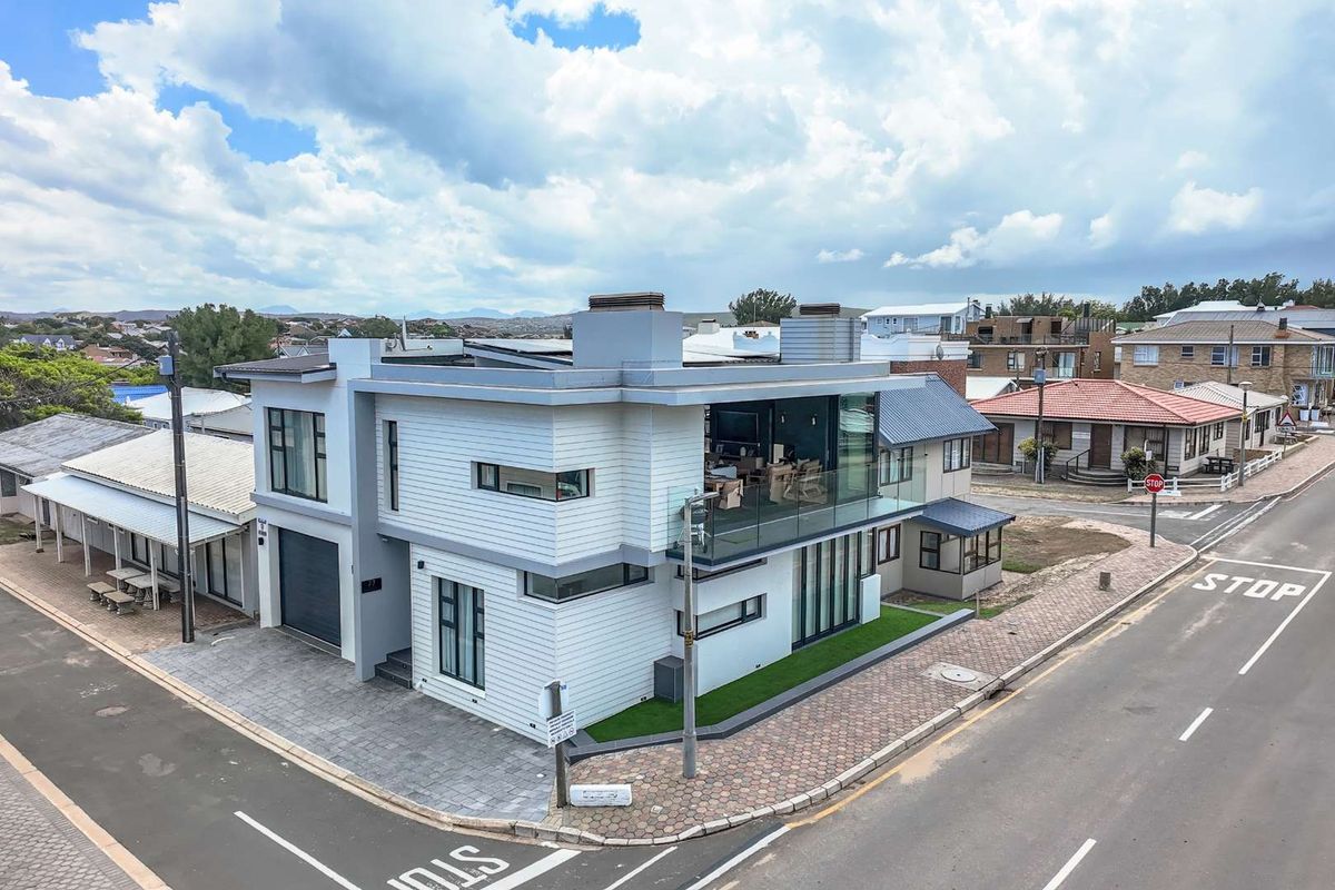 Epitome Coastal Living where Location is key - Photo 3