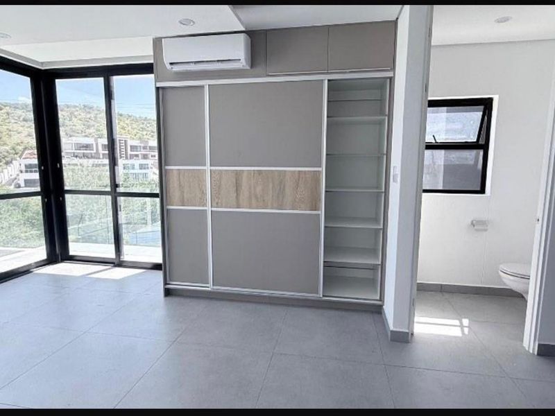 LUXURIOUS 3 BEDROOM PENTHOUSE TO LET IN THE WELL-SOUGHT AFTER AUASBLICK NEIGHBORHOOD - Photo 9