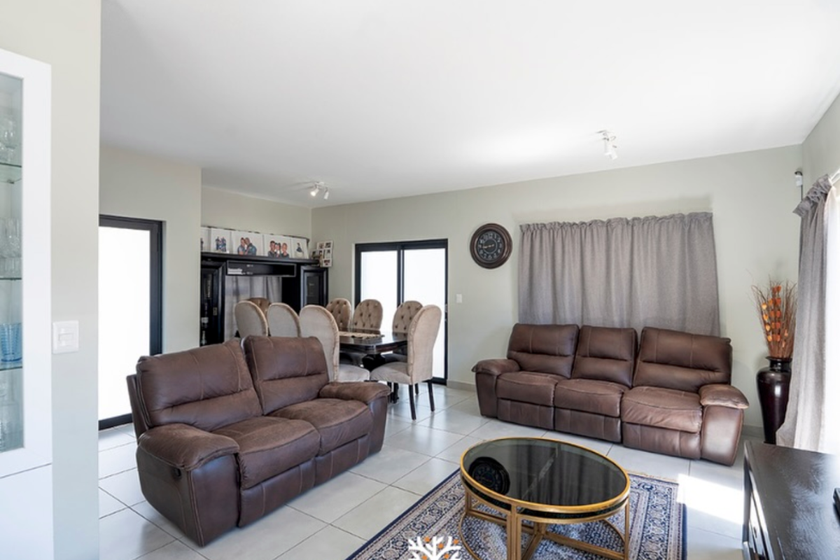 Family Home For Rent | Kleine Kuppe | N$23 000 - Photo 2