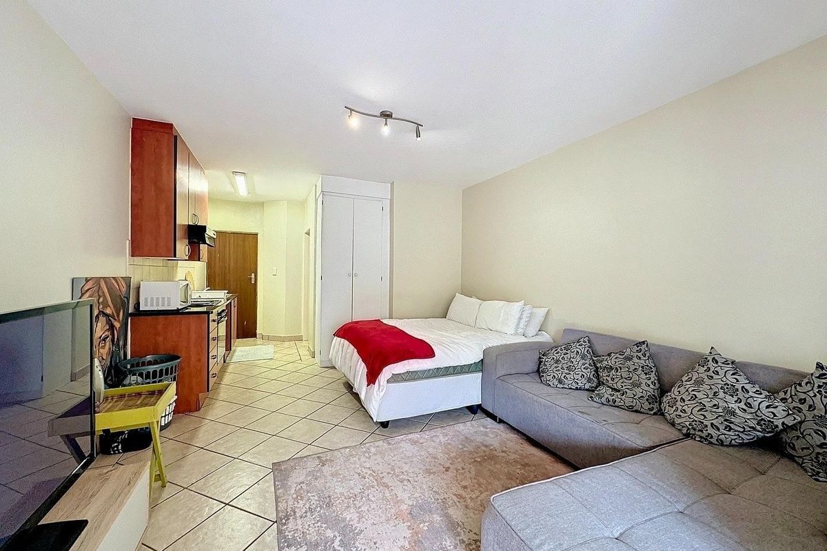 Stunning bachelor apartment to rent! - Photo 2