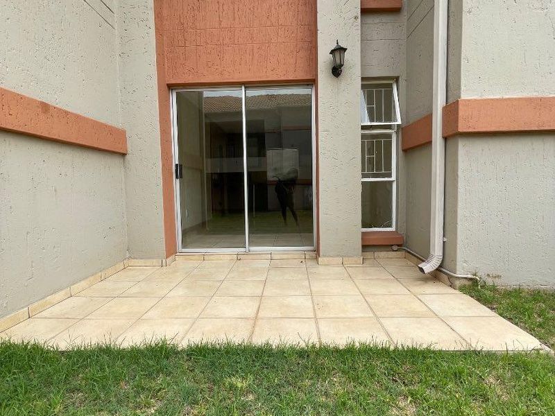 Ground Floor 2-Bedroom Apartment in Ormonde View Estates - Photo 2