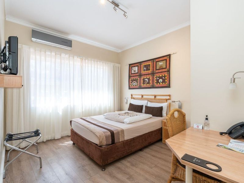 Live and Earn in Cape Town’s Coastal Luxury – Two 4-Star Guesthouses for Sale - Photo 10