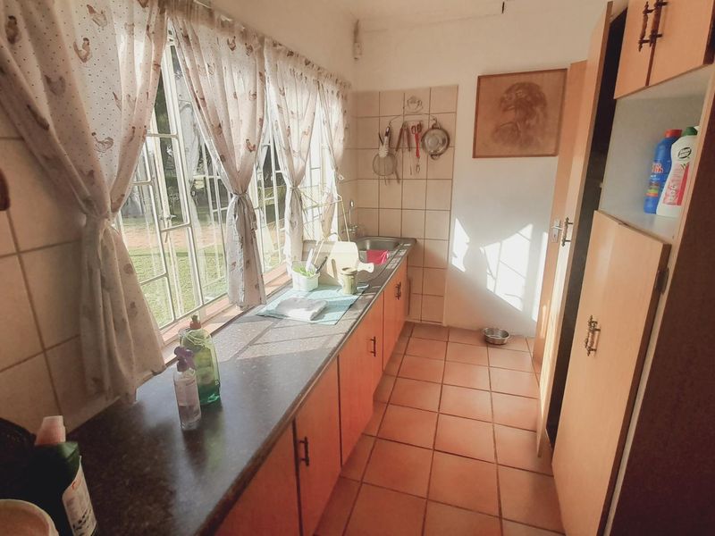 "Peaceful Retreat: Solar Estate with 2 Homes & Lush Gardens!" - Photo 8