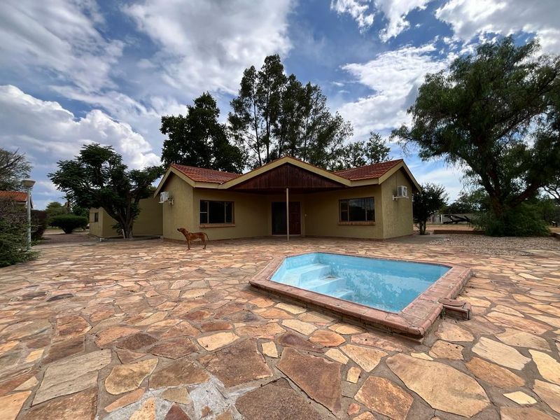 Explore the vast potential of our stunning Hunting Lodge & Cattle Farm! - Photo 8