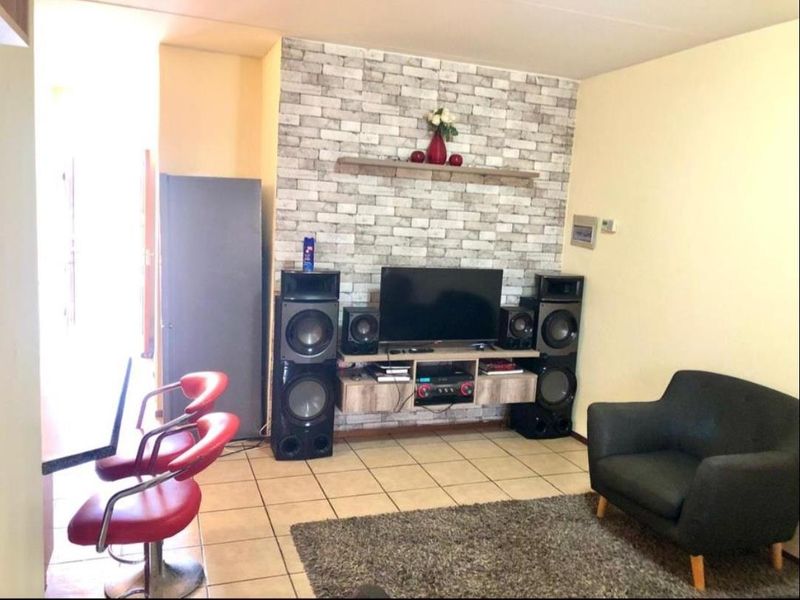 2 Bedroom Apartment for Sale in Pebble Falls - Photo 4