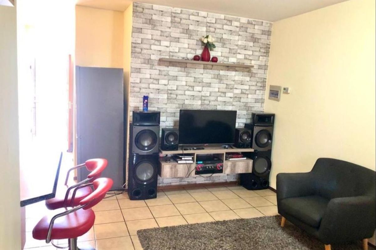 2 Bedroom Apartment for Sale in Pebble Falls - Photo 4