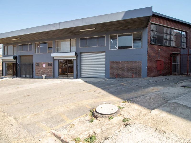 2 Big Mini Factories Plus 2 Flats/Apartments - Photo 2