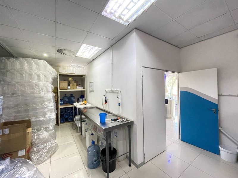 Prime Ground Floor Commercial Space To Let | Chartwell Centre, Umhlanga Village - Photo 5