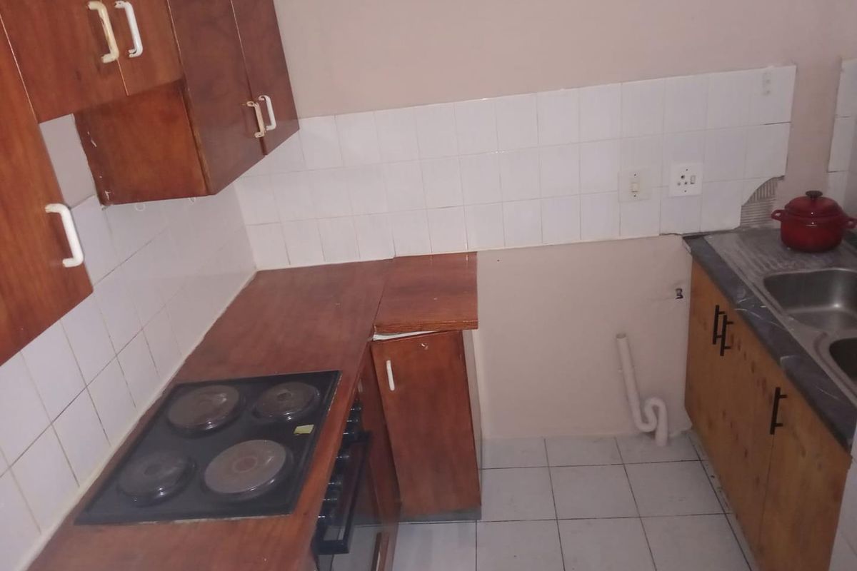 Discover simple, stylish living in this well-maintained 2-bedroom flat, perfect for comfortable everyday living or a smart investment opportunity. - Photo 4