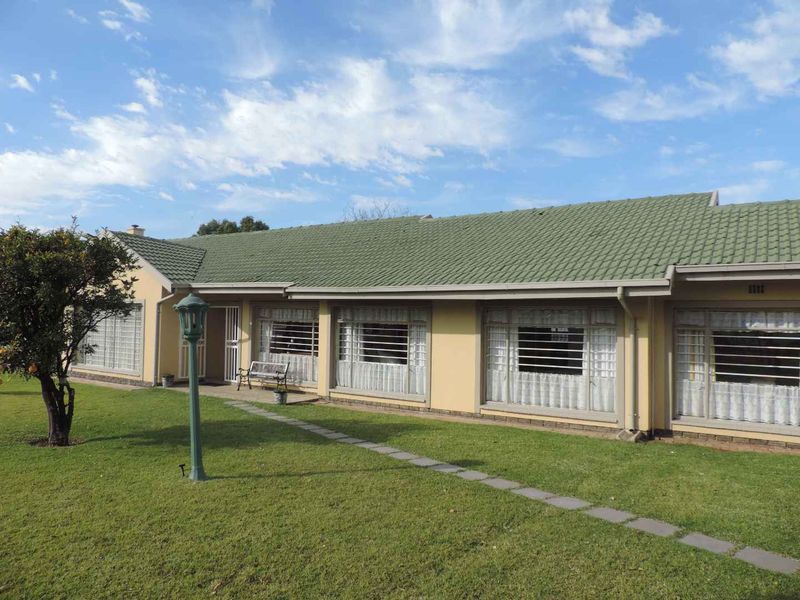 Immaculate home in the heart of Brackenhurst - Photo 3