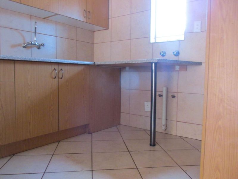 2 BEDROOM TOWNHOUSE TO RENT IN THERESA PARK - Photo 9