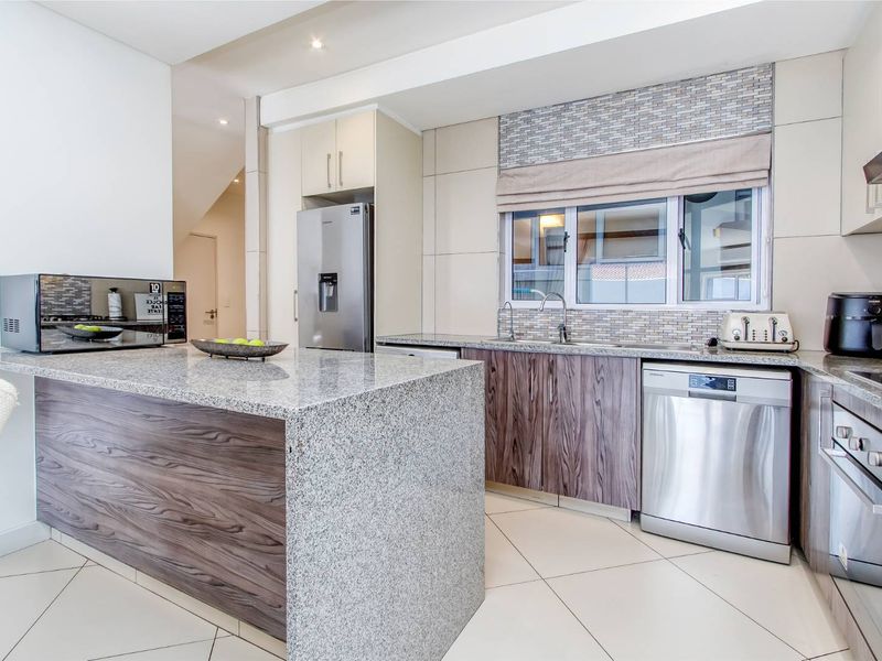 Stylish 3 Bedroom Townhouse in Edenburg,Rivonia - Photo 5