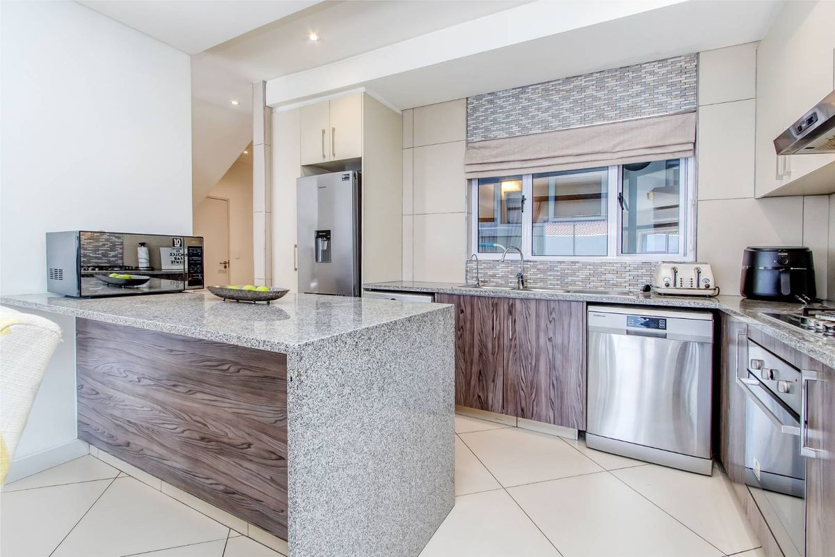 Stylish 3 Bedroom Townhouse in Edenburg,Rivonia - Photo 5