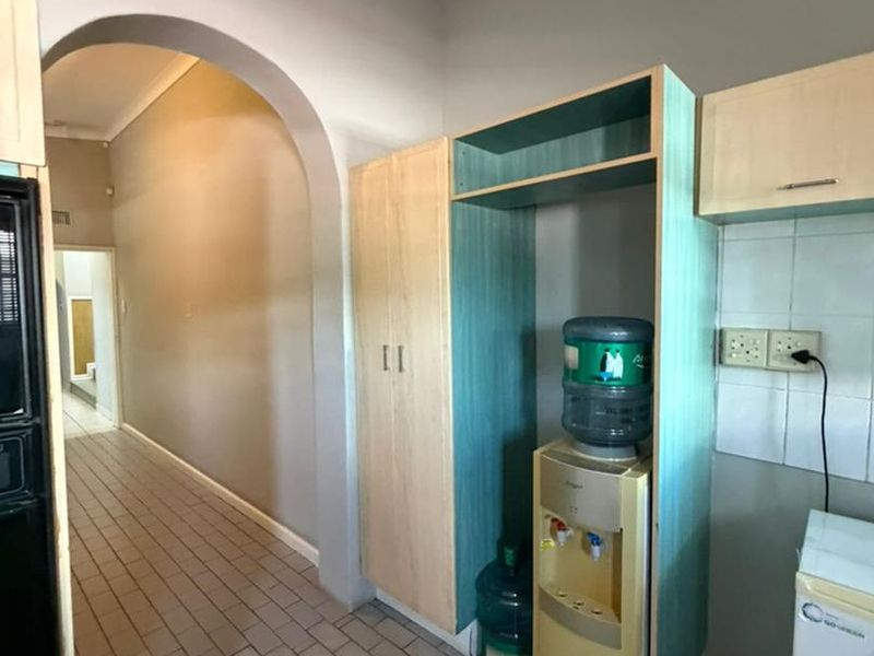 Office Building To Let — Luxury Hill, Klein Windhoek - Photo 4