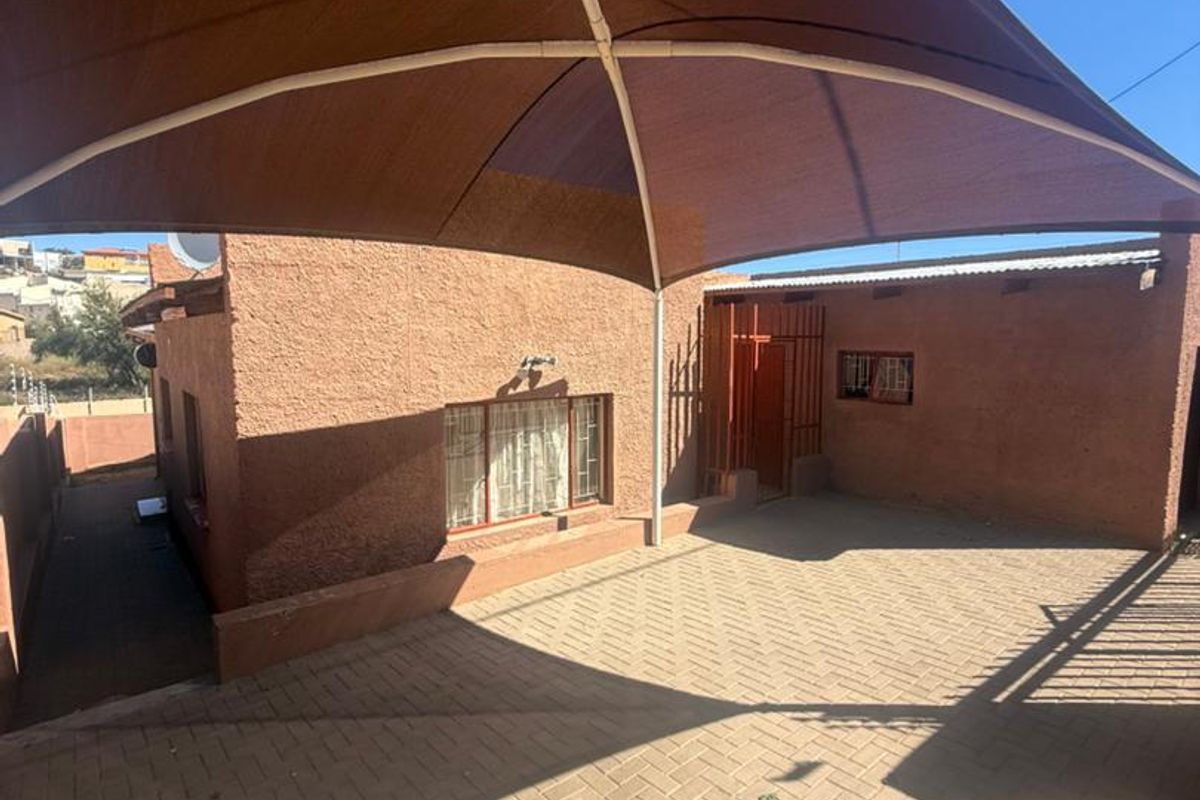 🚨 SOLE & EXCLUSIVE MANDATE | OLD ROCKY CREST 🚨 🏡 4 BEDROOM HOUSE FOR SALE 💰 Selling Price: N$1,650,000 - Photo 2