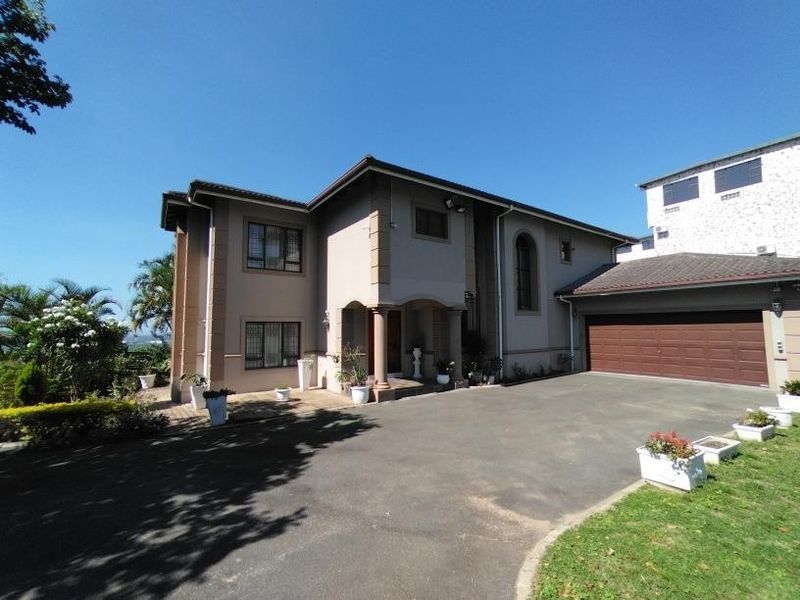 A Home of Distinction, Designed to Impress - Photo 1