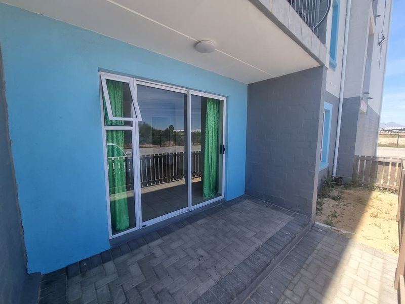 Ground Floor Three-Bedroom Apartment To Rent in Kuilsriver - Photo 2