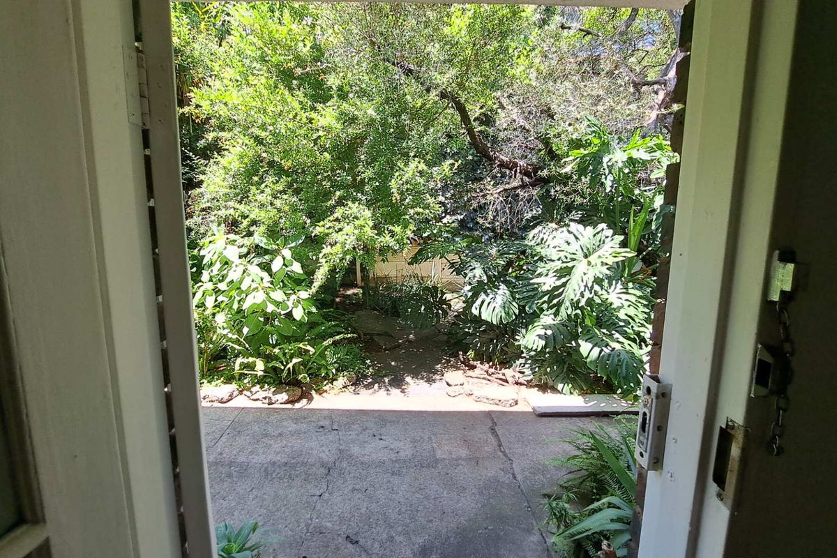 2 Bedrrom 1 Bathroom - Photo 2