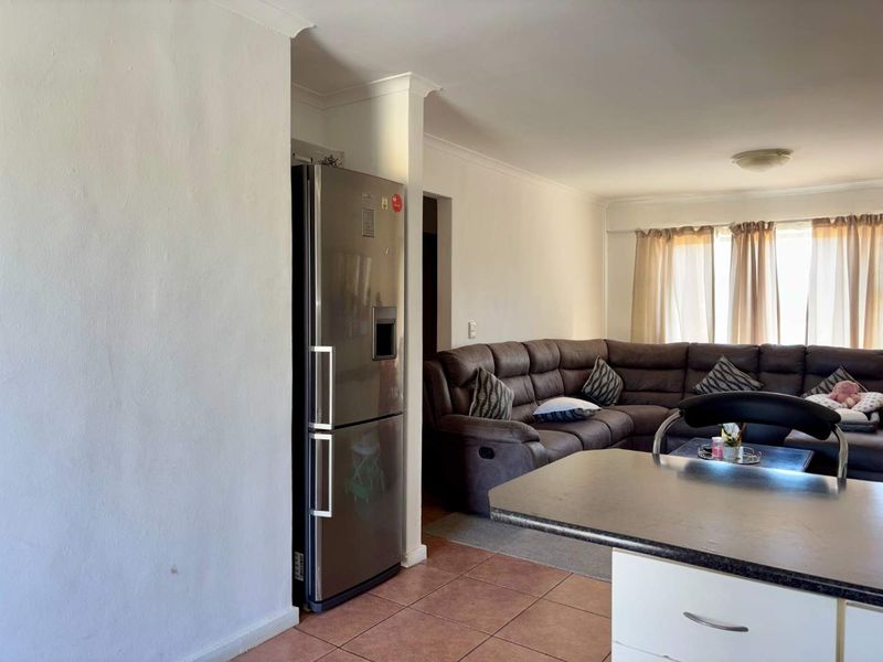 Spacious 2-Bedroom Apartment for Sale in Gordon’s Bay Golf Terraces - Photo 4