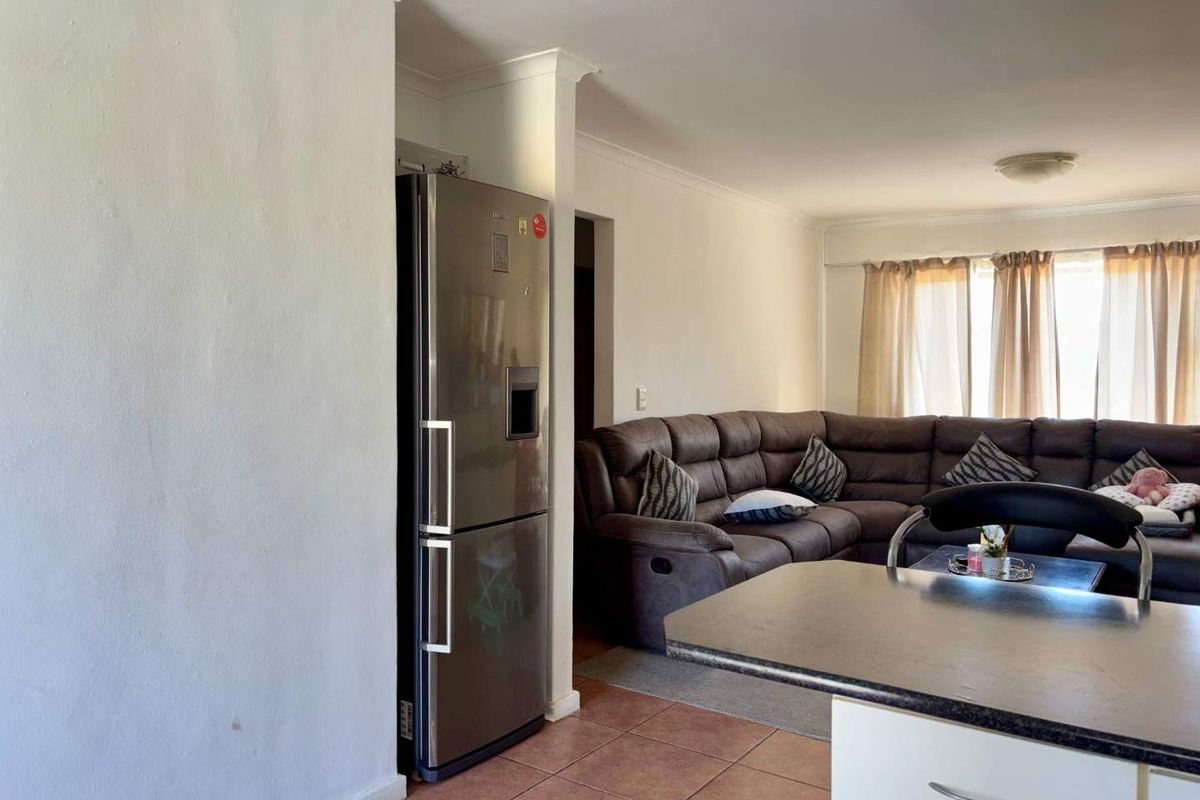 Spacious 2-Bedroom Apartment for Sale in Gordon’s Bay Golf Terraces - Photo 4