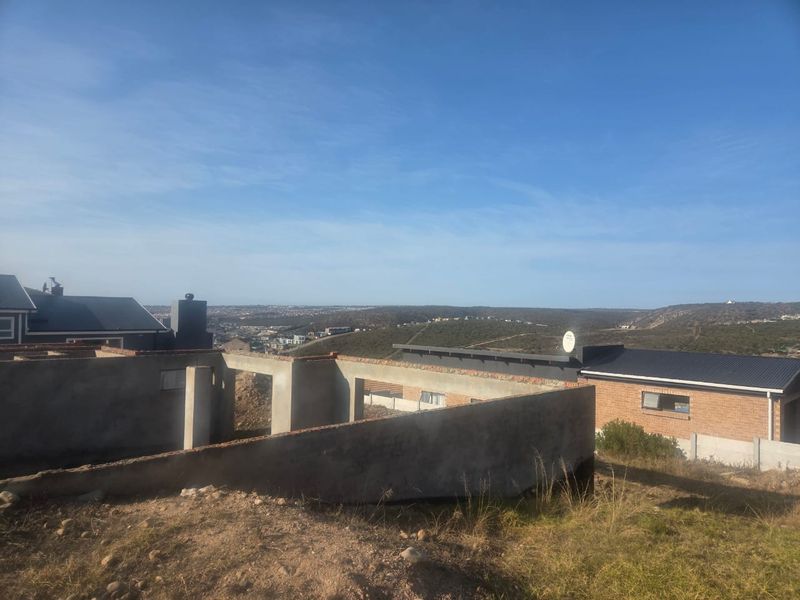 Corner stand with a distant sea view - Photo 8