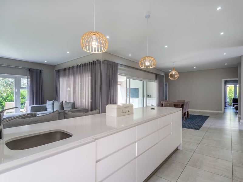 Elegant Five-Bedroom Home with Relaxing Outdoor Areas in Le Domaine Neighbourhood on Val de Vie Estate - Photo 7