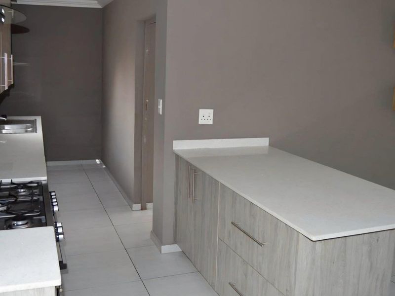 MODERN CLUSTER IN BRACKENHURST - Photo 8