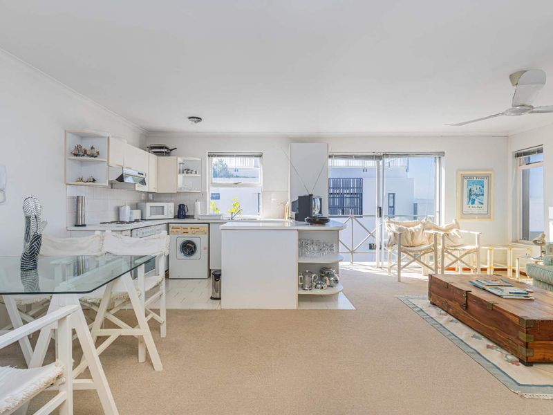 Investor Alert: Airbnb-Friendly Pad in Trendy De Waterkant - Photo 1