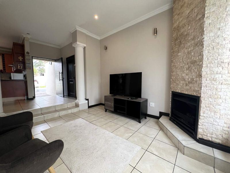 Palatial Cluster Living Within a Secure Estate - Photo 4