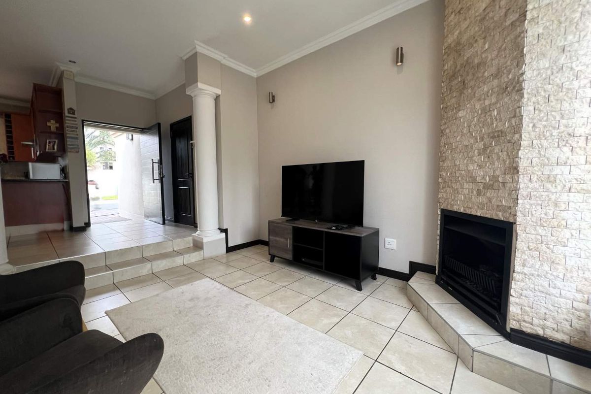 Palatial Cluster Living Within a Secure Estate - Photo 4