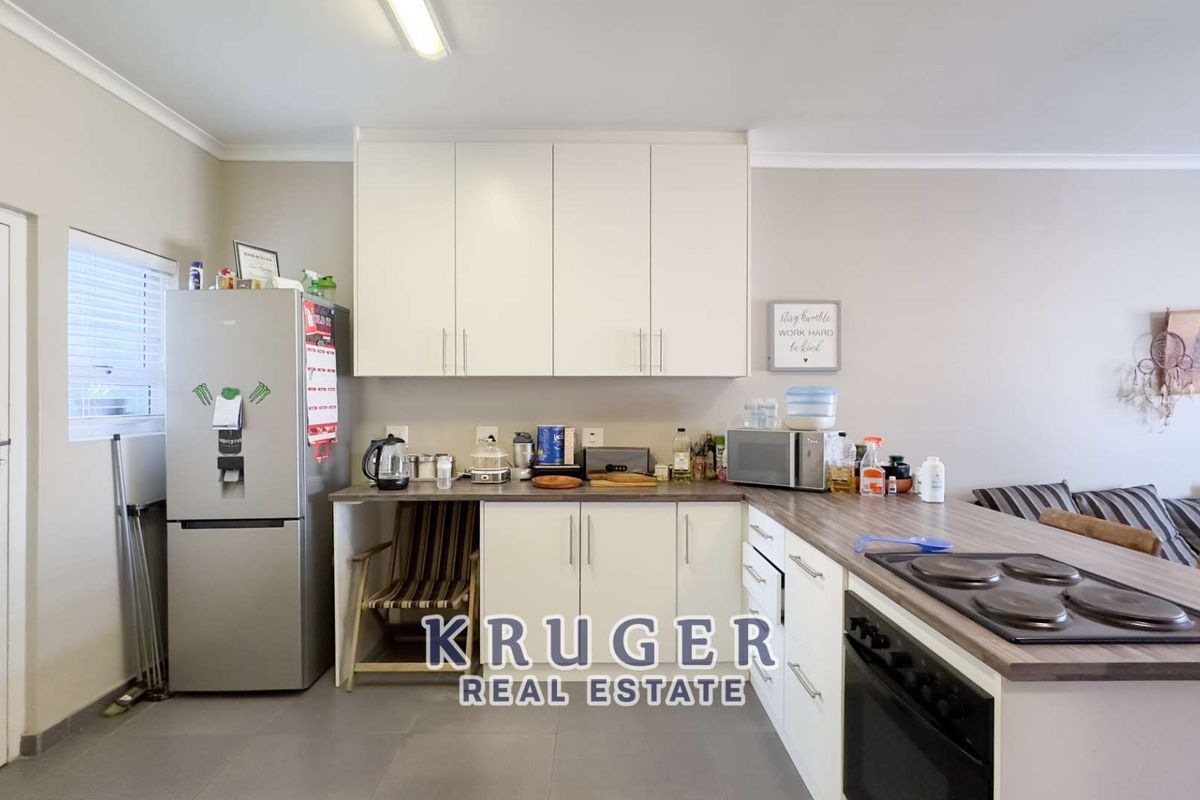3-bedroom townhouse for sale - Photo 5