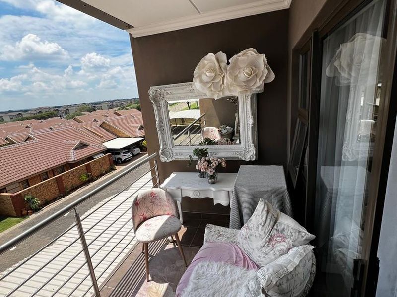 Retire in beautiful 2-bedroom apartment - Photo 2