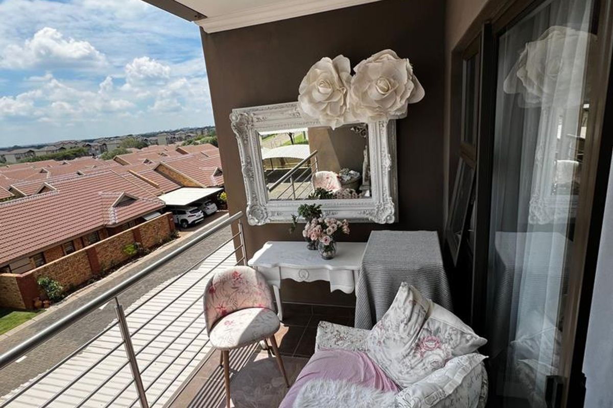 Retire in beautiful 2-bedroom apartment - Photo 2