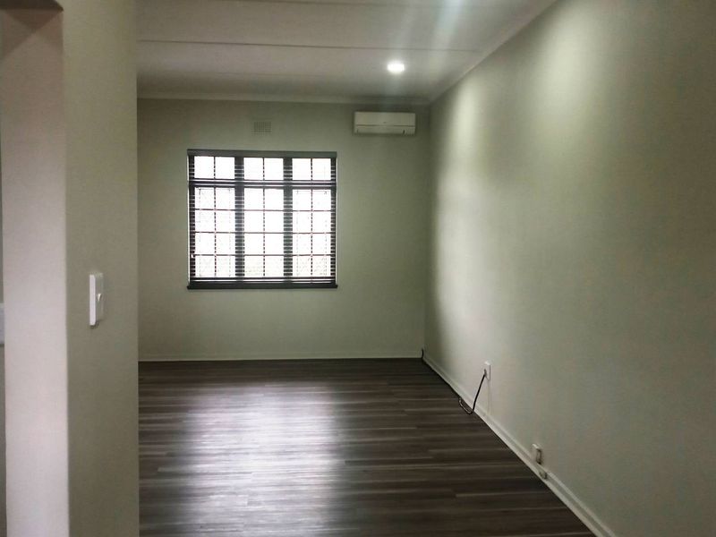 Flexible 75m2 Office / Retail Space to Rent - Photo 4