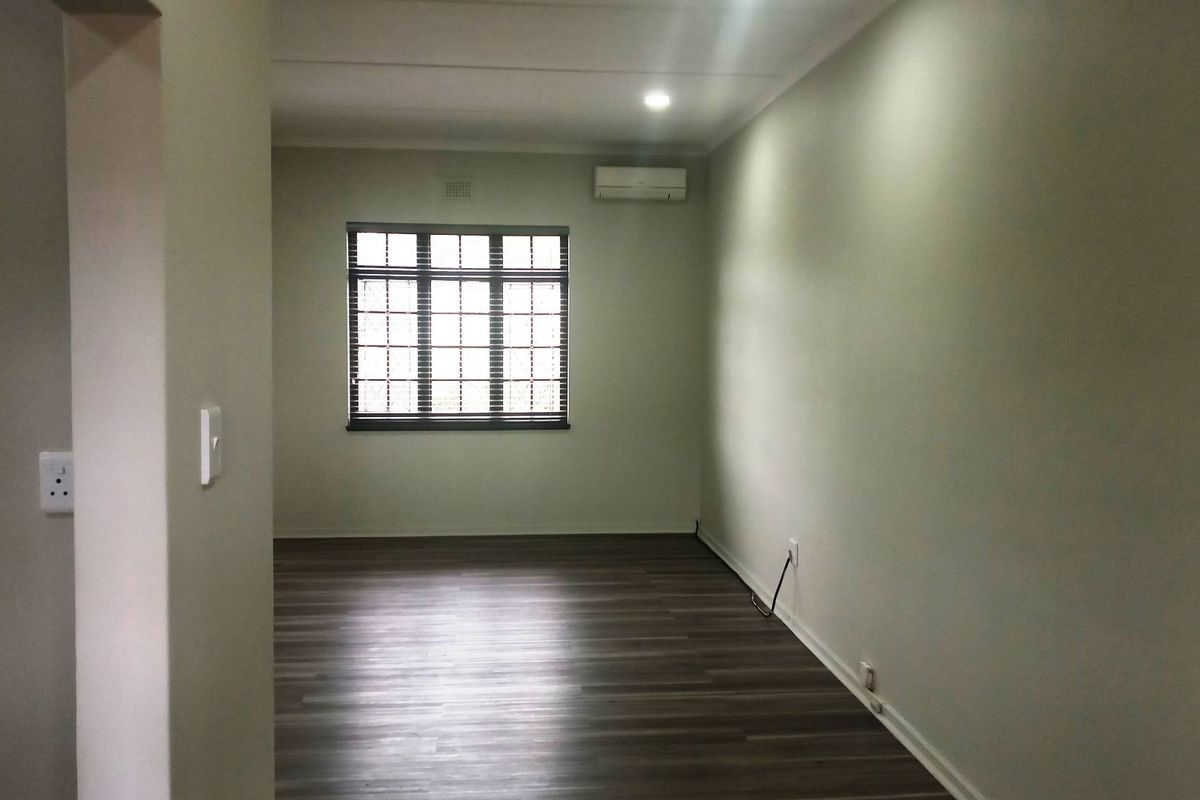 Flexible 75m2 Office / Retail Space to Rent - Photo 4