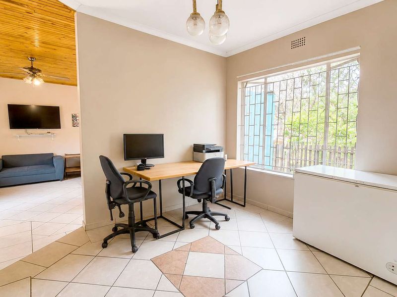 3  Bedroom House in Strubens Valley. - Photo 6