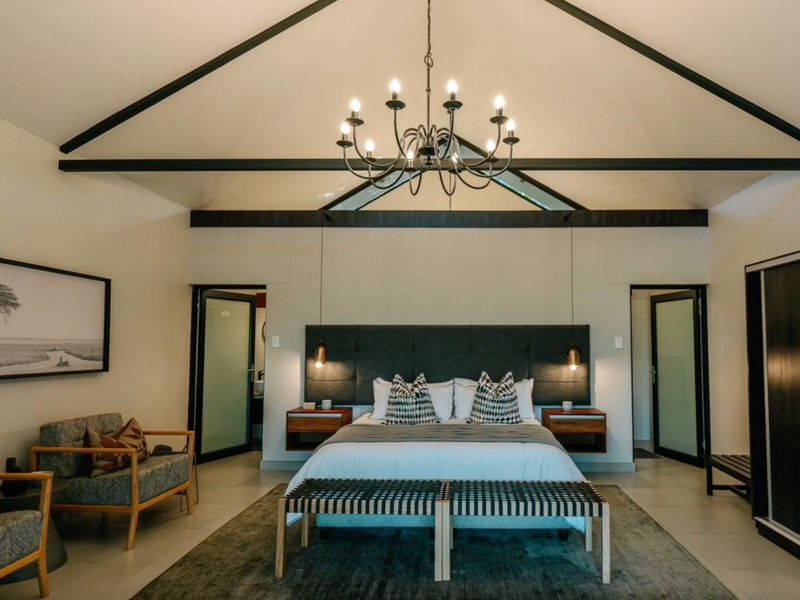 Stunning Lodge next to Etosha National Park - Photo 5