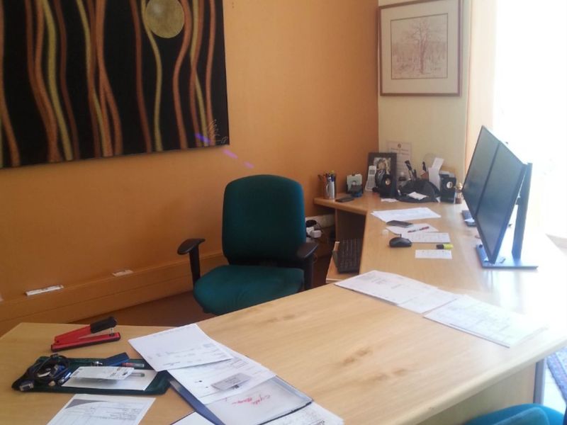 HOUSE FOR SALE WITH OFFICE RIGHTS: - Photo 4