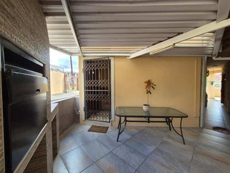 3 Bedroom House for sale in Westcliff - Photo 6