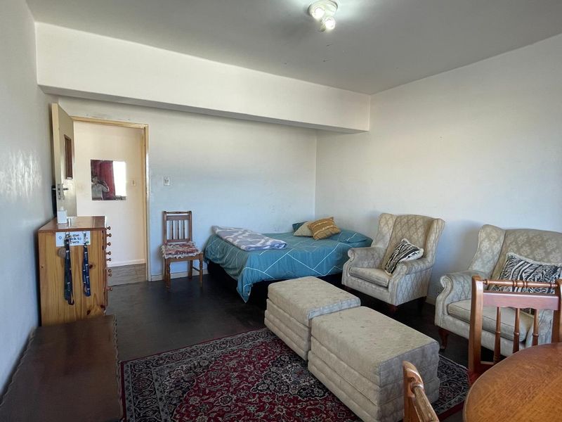 1 Bedroom Apartment in secure complex - Photo 2