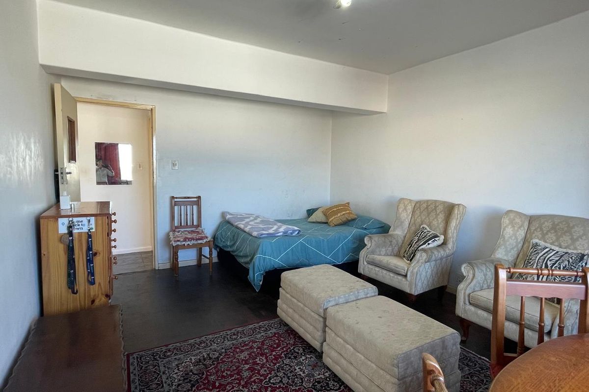 1 Bedroom Apartment in secure complex - Photo 2
