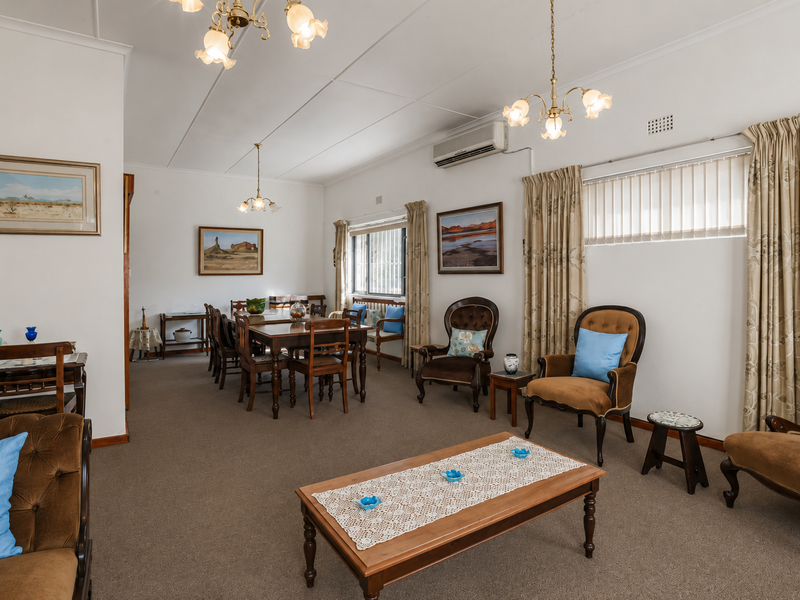 Dual living located in a quiet Cul-de-sac - Photo 4