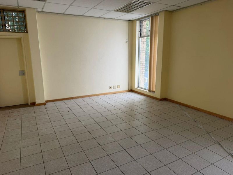 💥 PREMIUM COMMERCIAL PROPERTY FOR SALE – WINDHOEK CBD 🏢 - Photo 3