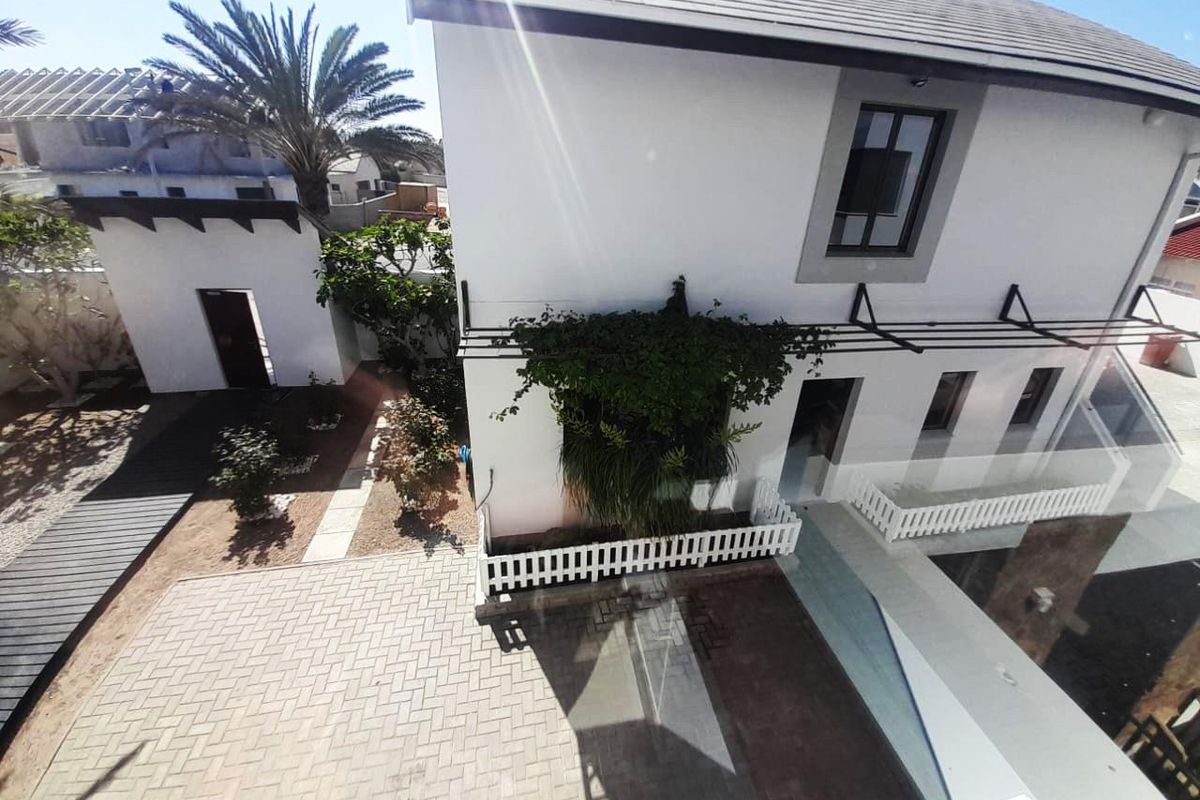 DUNEVIEW MANSION IN PERFECT AREA WITH UNINTERUPTED DUNEVIEWS!! - Photo 4
