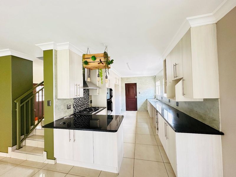 Modern 4-Bedroom Family Home in Secure Montana Estate – For sale - Photo 4