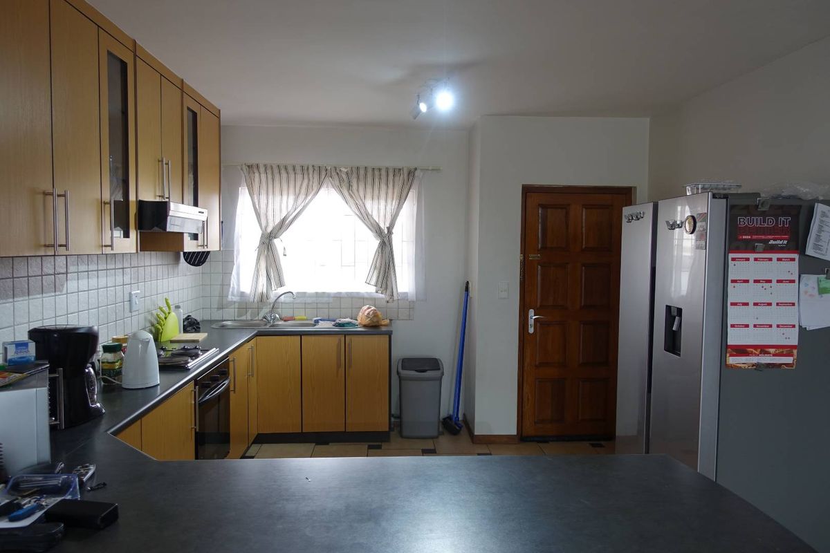 SPACIOUS APARTMENT WITH LARGE BALCONY - Photo 3